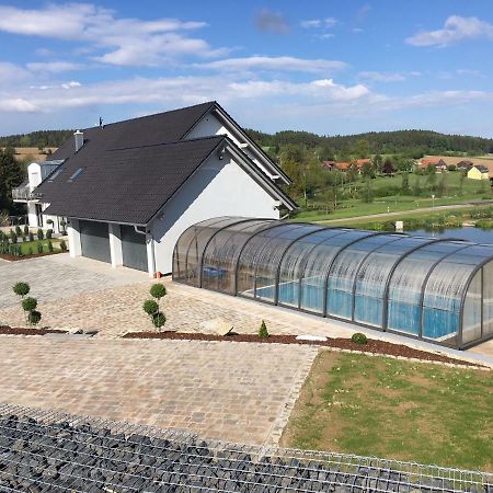 Landhaus Ferienwohnungen Mit Pool Und Wellness Neukirchen-Balbini المظهر الخارجي الصورة