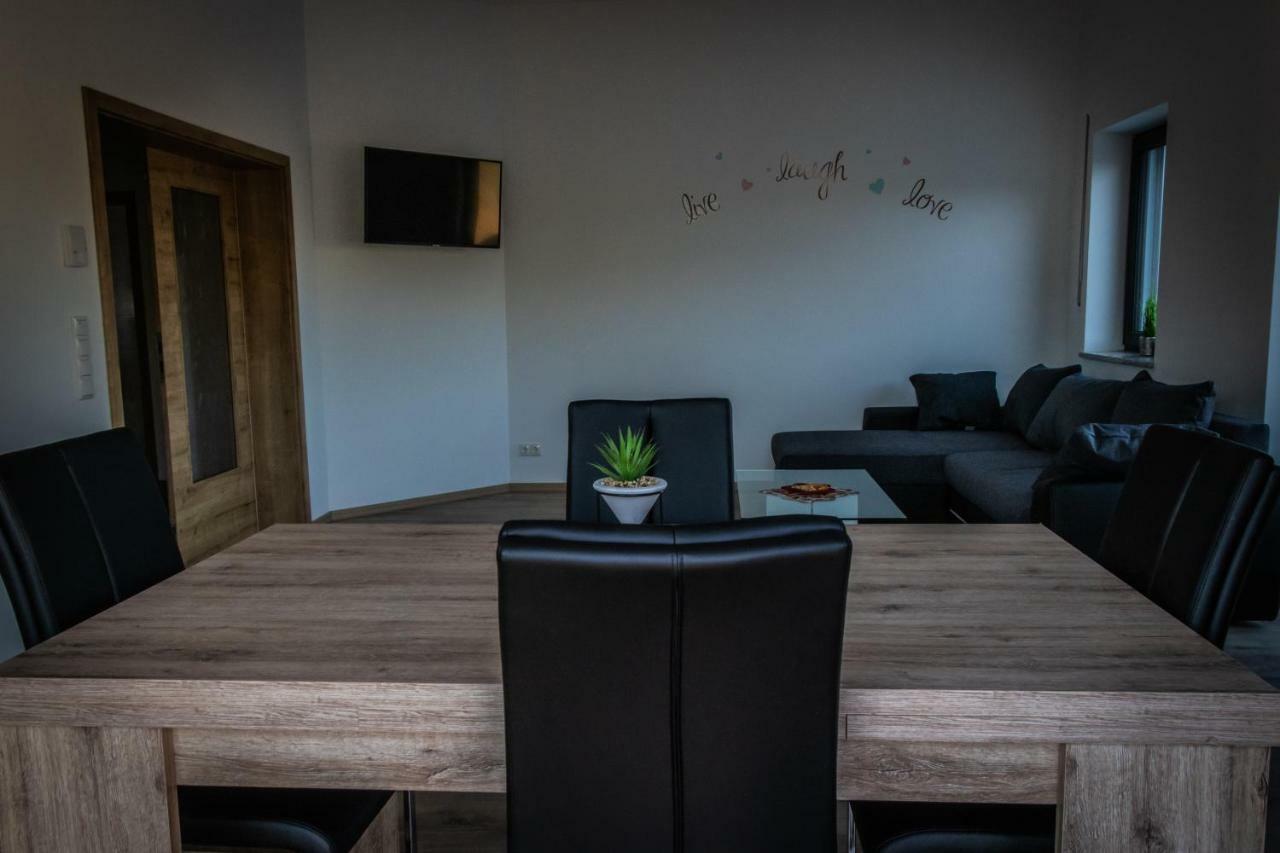 Landhaus Ferienwohnungen Mit Pool Und Wellness Neukirchen-Balbini المظهر الخارجي الصورة