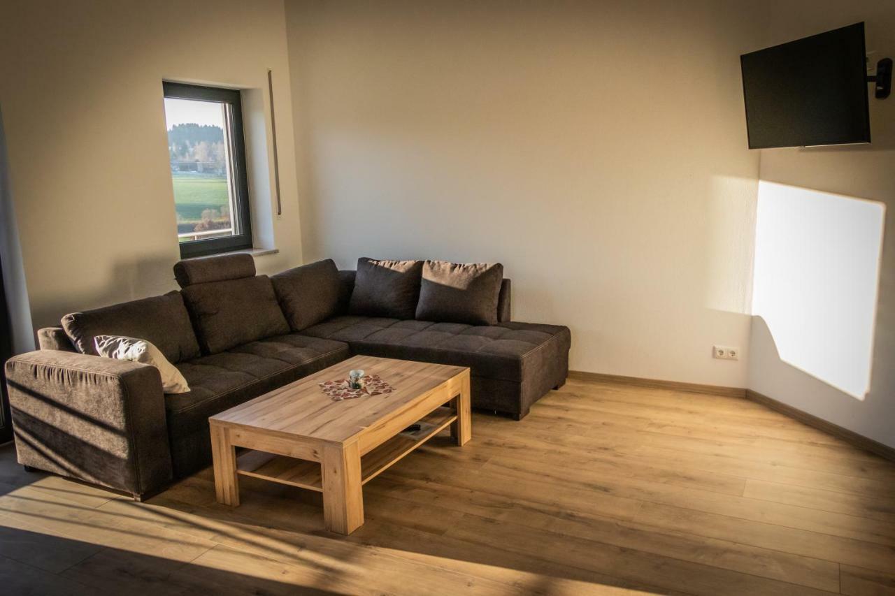 Landhaus Ferienwohnungen Mit Pool Und Wellness Neukirchen-Balbini المظهر الخارجي الصورة