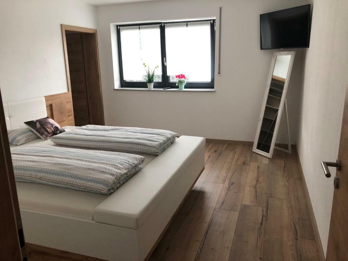 Landhaus Ferienwohnungen Mit Pool Und Wellness Neukirchen-Balbini المظهر الخارجي الصورة