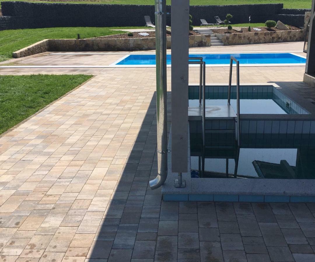 Landhaus Ferienwohnungen Mit Pool Und Wellness Neukirchen-Balbini المظهر الخارجي الصورة