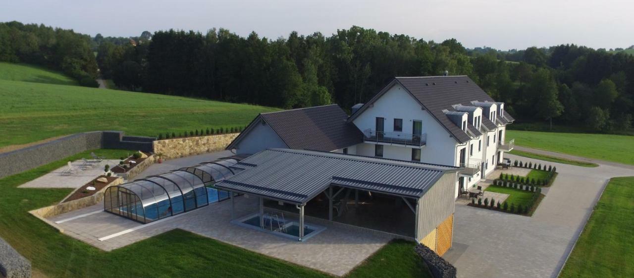 Landhaus Ferienwohnungen Mit Pool Und Wellness Neukirchen-Balbini المظهر الخارجي الصورة